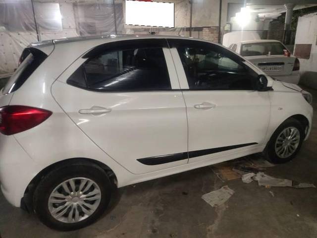 https://images10.gaadi.com/usedcar_image/4262170/original/processed_aad54222-31cd-4d4a-8152-f13eece90da4.jpg?imwidth=6401