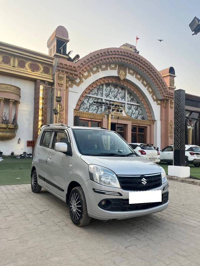 https://images10.gaadi.com/usedcar_image/4262432/original/processed_f9c20fc3cdd1ce1fcc6af5571a0999d8.jpg?imwidth=6400