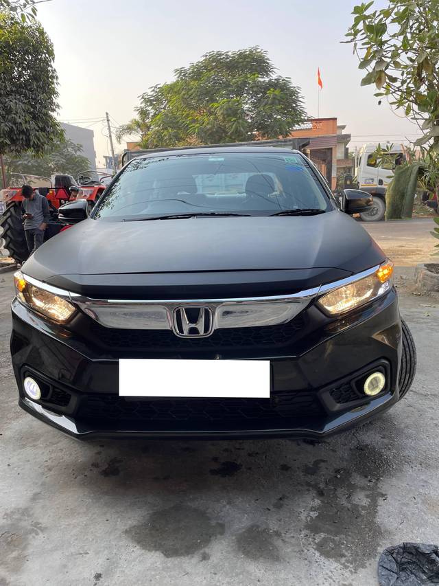 https://images10.gaadi.com/usedcar_image/4262468/original/processed_0a5cd186-86a0-4286-880f-f0017955c4dc.jpeg?imwidth=6400