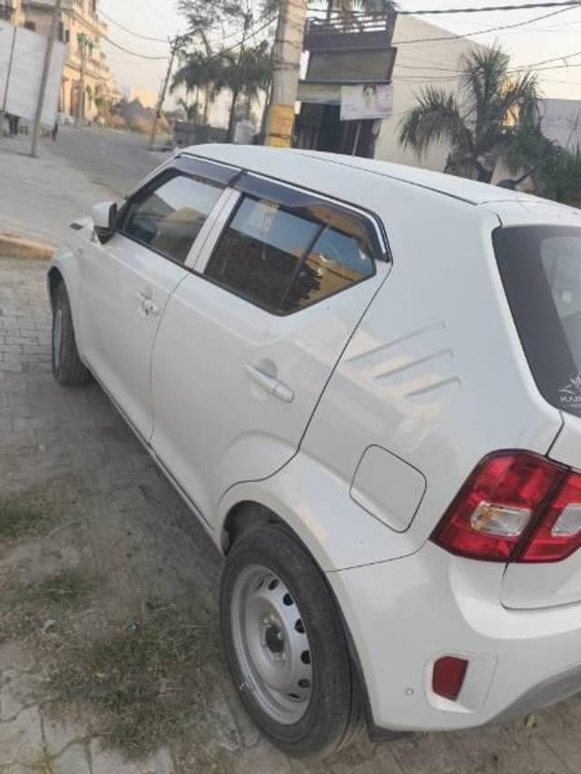 https://images10.gaadi.com/usedcar_image/4262516/original/processed_95fc9d3a-cab3-4135-9b87-35aabbabbfba.jpg?imwidth=6401