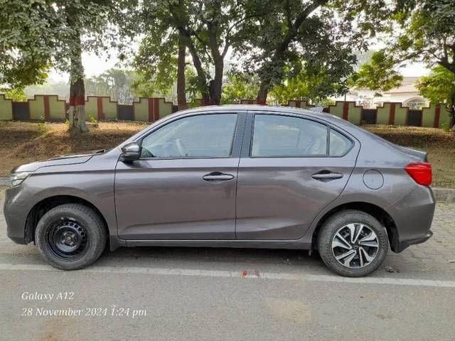 https://images10.gaadi.com/usedcar_image/4262535/original/processed_15f653a2-06a3-434b-baa5-089fa1f44e8e.jpg?imwidth=6402