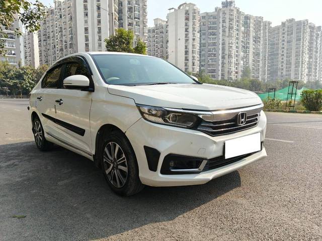 https://images10.gaadi.com/usedcar_image/4262575/original/processed_2fb7d573a0f76519c9d4f67f1ac1bfcf.jpg?imwidth=6400