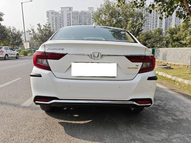 https://images10.gaadi.com/usedcar_image/4262575/original/processed_a1b93bbeeb2a368e91d6f743c43490e5.jpg?imwidth=6402