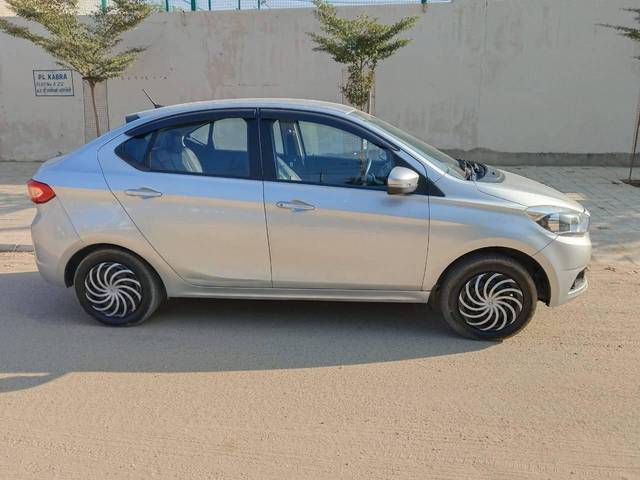 https://images10.gaadi.com/usedcar_image/4262589/original/processed_ee76f3933ea88676c6309f3169dcc98a.jpg?imwidth=6401