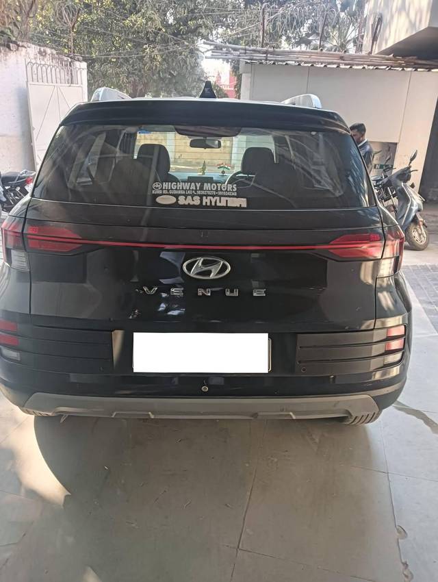 https://images10.gaadi.com/usedcar_image/4262656/original/processed_054d12a0ca4b39fbc3f2e963e18c6207.jpg?imwidth=6402