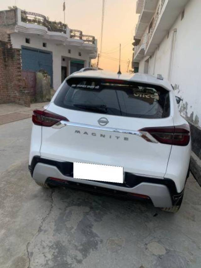 https://images10.gaadi.com/usedcar_image/4262703/original/d21cedb2e3839bdcd8ef3688115351ad.jpg?imwidth=6401