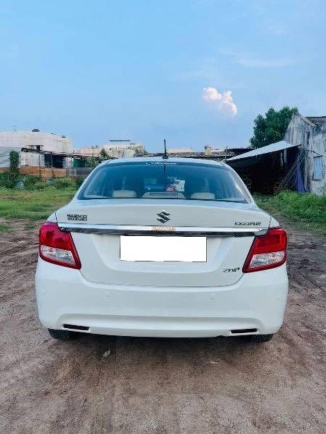 https://images10.gaadi.com/usedcar_image/4262728/original/processed_5a61b2e5-8147-45d8-a322-d42dedcd45cb.jpg?imwidth=6401