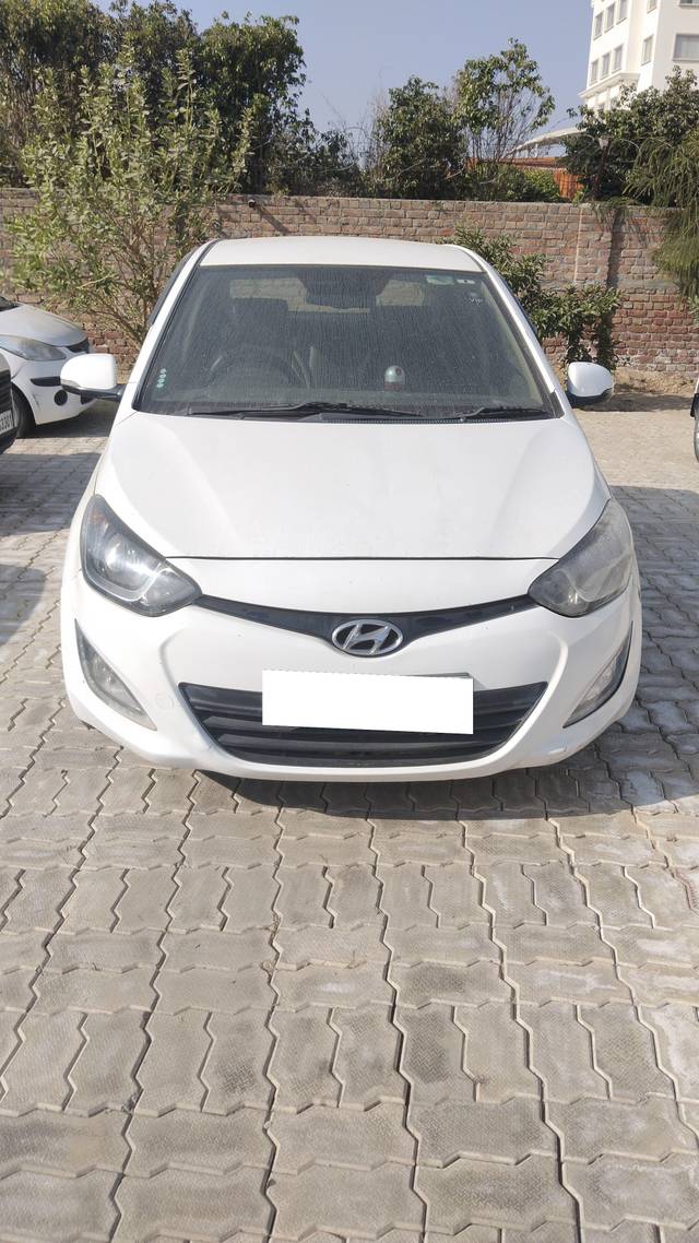 https://images10.gaadi.com/usedcar_image/4262763/original/processed_b26fc70402d502b0bb5964f3e2c1ddcf.jpg?imwidth=6400