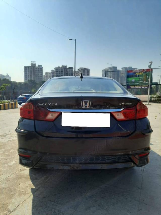 https://images10.gaadi.com/usedcar_image/4262782/original/processed_094af7442de02da06ada56576ae27810.jpg?imwidth=6402