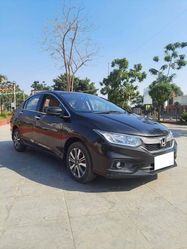 https://images10.gaadi.com/usedcar_image/4262782/original/processed_6c5db66c80e7d368e1457d0daa2b8c89.jpg?imwidth=6400