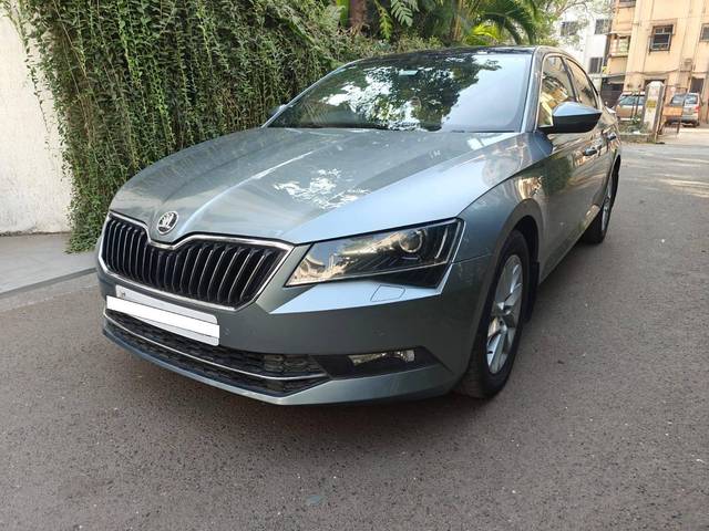 https://images10.gaadi.com/usedcar_image/4262851/original/processed_65fcad6361fd144256e28a6a830725cd.jpeg?imwidth=6401