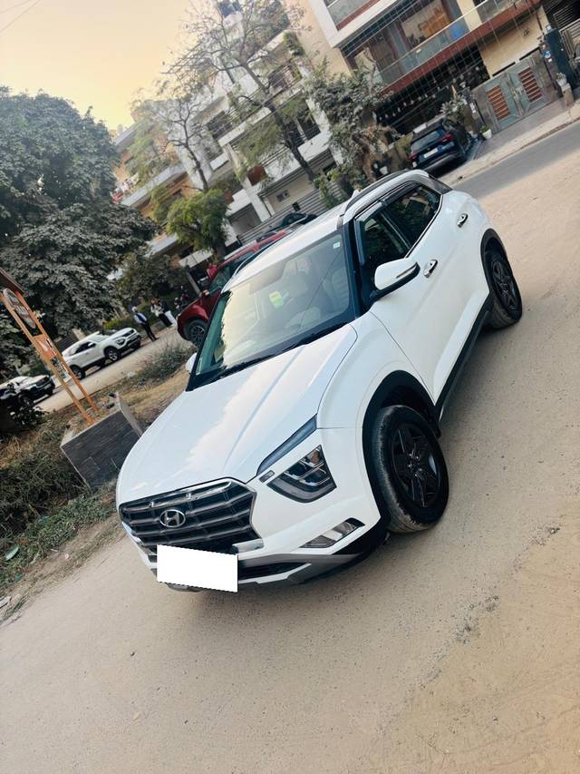 https://images10.gaadi.com/usedcar_image/4262858/original/processed_93d94102f8a93bde4003ecd278ea9025.jpg?imwidth=6402