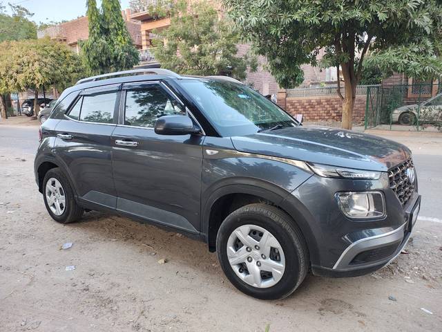 https://images10.gaadi.com/usedcar_image/4262917/original/6e19e22f087b5f0427d6de0f4bb7b753.jpg?imwidth=6400