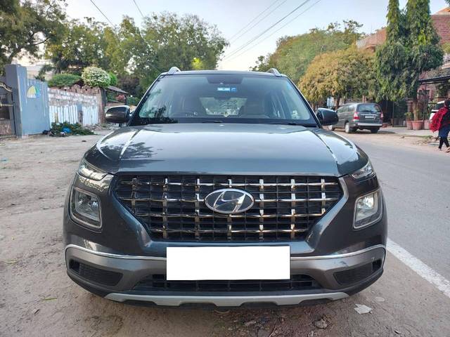 https://images10.gaadi.com/usedcar_image/4262917/original/processed_3b08089a9c04b52ac31cf41cd58d6e62.jpg?imwidth=6402