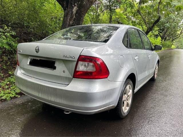 https://images10.gaadi.com/usedcar_image/4262940/original/a48bcb4c755b8b268093ccaf3f95b792.jpg?imwidth=6402