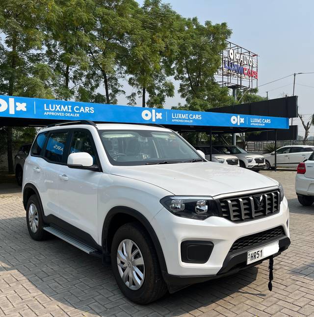 https://images10.gaadi.com/usedcar_image/4262973/original/processed_69b7f0fa1a52fa5c6cd12eb9141fdfee.jpg?imwidth=6400