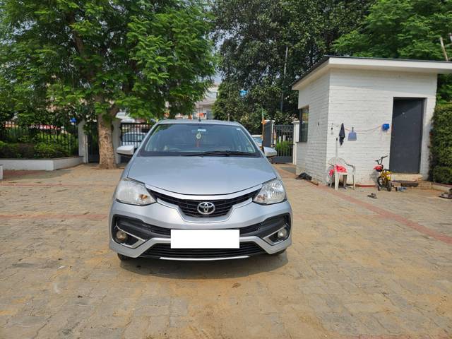 https://images10.gaadi.com/usedcar_image/4263034/original/processed_e0f5374c3bc7b2a2e5b52ee01cf6fe4b.jpg?imwidth=6402