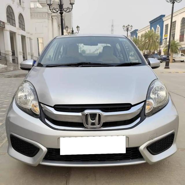 https://images10.gaadi.com/usedcar_image/4263082/original/processed_81cc2c1e222a439efa55a57917242e86.jpg?imwidth=6401