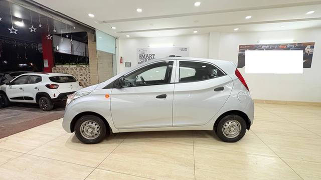 https://images10.gaadi.com/usedcar_image/4263112/original/processed_6243879ec18b9644aa5afac32da13b74.jpg?imwidth=6401