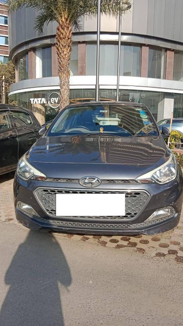 https://images10.gaadi.com/usedcar_image/4263123/original/processed_1c7a742a42e0d9cf7d3c589362185a8d.jpg?imwidth=6400