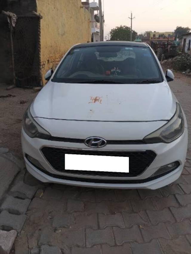 https://images10.gaadi.com/usedcar_image/4263168/original/processed_e277410c-ec7a-495b-be30-4543da128c61.jpg?imwidth=6402