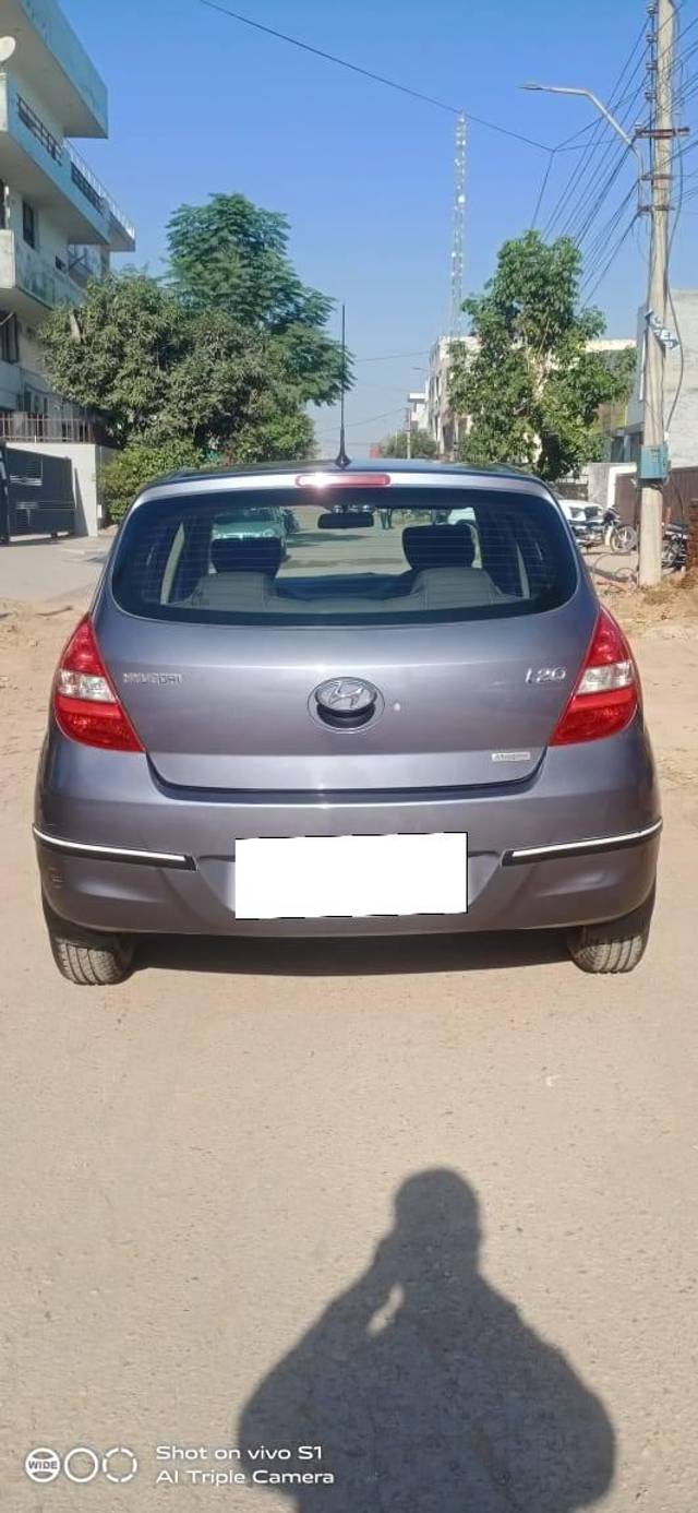 https://images10.gaadi.com/usedcar_image/4263256/original/processed_642e4f41fe73eb583ace820590e794a7.jpg?imwidth=6401