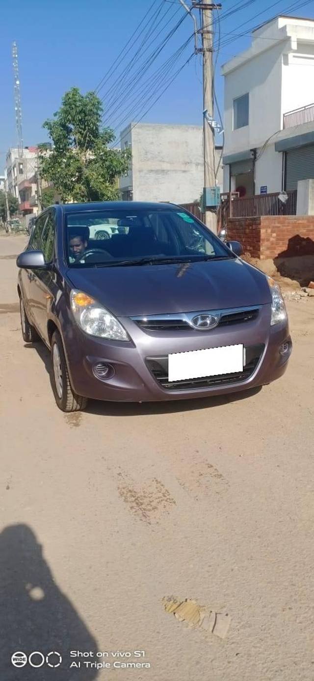 https://images10.gaadi.com/usedcar_image/4263256/original/processed_f7df881d370b3e0646f96db9aea9c227.jpg?imwidth=6400