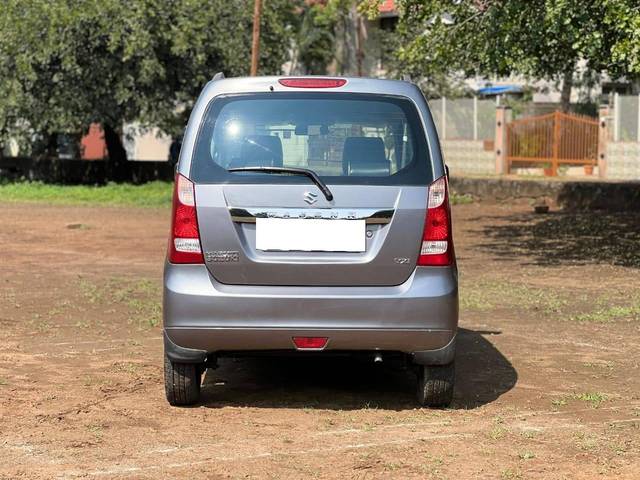 https://images10.gaadi.com/usedcar_image/4263258/original/processed_68560829934994fdcf1bcbaaea7e0be3.jpg?imwidth=6402