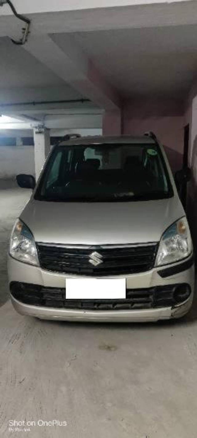 https://images10.gaadi.com/usedcar_image/4263277/original/processed_777b9948-1e1f-4c82-85ee-f96177ded08b.jpg?imwidth=6400