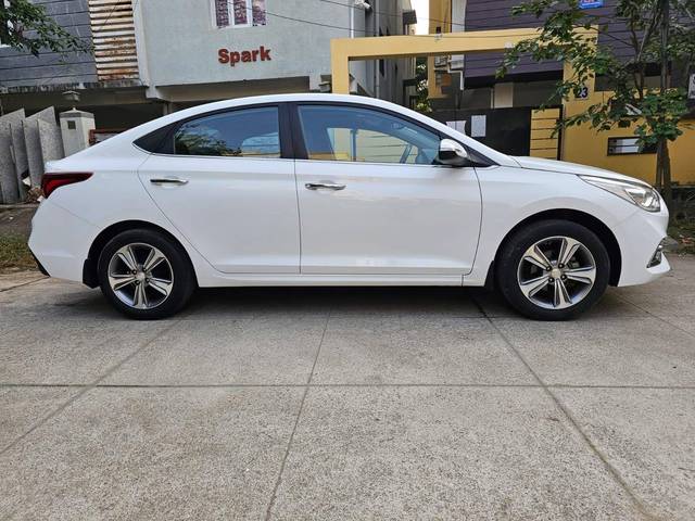 https://images10.gaadi.com/usedcar_image/4263358/original/processed_abbdf60224634474cf35a89fa31740fd.jpg?imwidth=6401