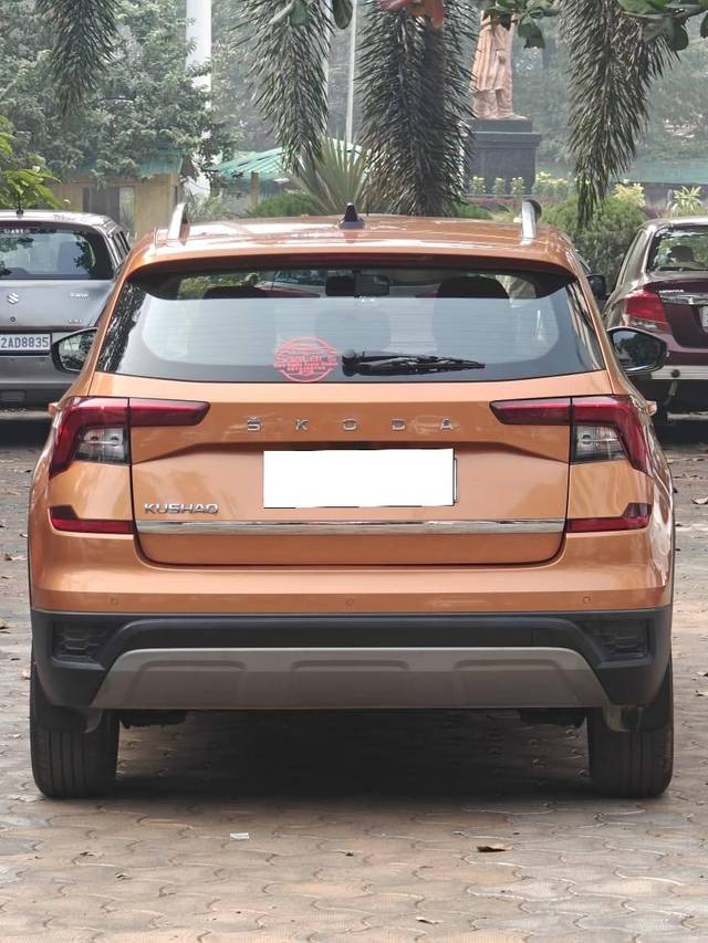 https://images10.gaadi.com/usedcar_image/4263392/original/processed_0d7dd96f9addbd9c0ac719984c90a073.jpg?imwidth=6401