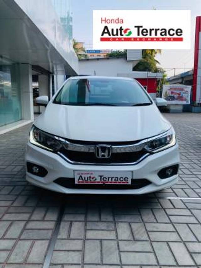 https://images10.gaadi.com/usedcar_image/4263412/original/c2041b1ebd0608bbafbc998ec05b5299.jpg?imwidth=6400