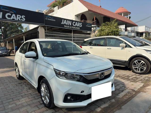 https://images10.gaadi.com/usedcar_image/4263460/original/processed_8f84b86c1aa09d2d2b7d4edea86fb4c1.jpg?imwidth=6400