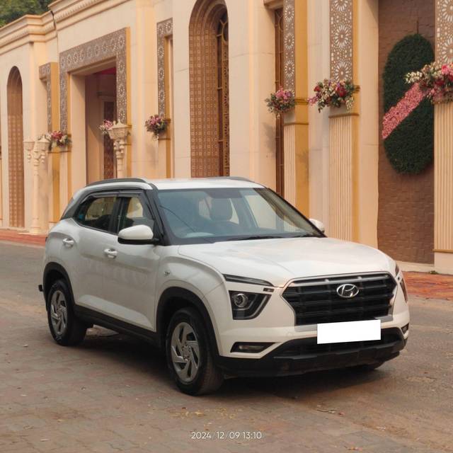 https://images10.gaadi.com/usedcar_image/4263582/original/processed_6540c31c89d2e0e025bde989253571dd.jpg?imwidth=6400