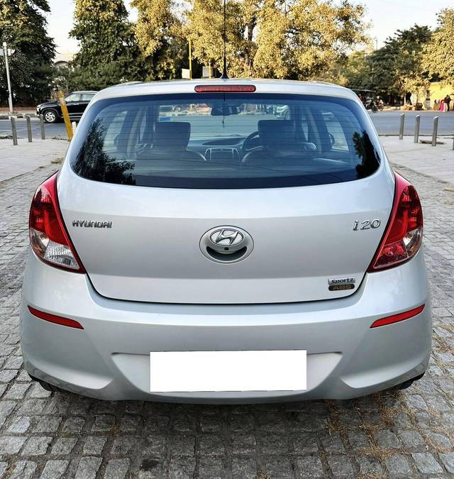 https://images10.gaadi.com/usedcar_image/4263607/original/processed_7f83667a0d32c8ffac2c882e768d7705.jpg?imwidth=6402