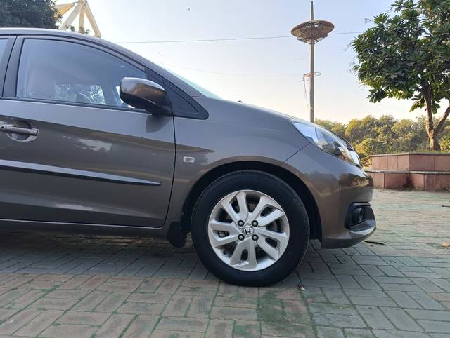 https://images10.gaadi.com/usedcar_image/4263677/original/2ed21fec5fb6c79e52f74118c81ab61e.jpg?imwidth=6400