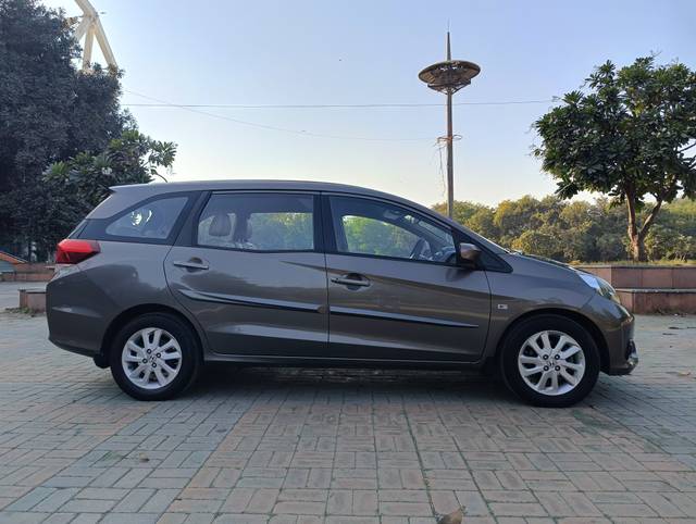 https://images10.gaadi.com/usedcar_image/4263677/original/f1585d29f235acb36d138f953401610f.jpg?imwidth=6401