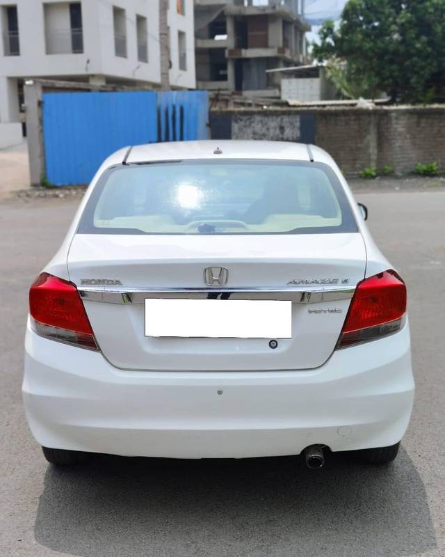 https://images10.gaadi.com/usedcar_image/4263703/original/processed_2058f21a962df4ba915cfdd2bbf3bf03.jpg?imwidth=6402