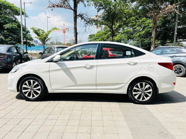 https://images10.gaadi.com/usedcar_image/4263708/original/processed_9ae500c01302b4b6e5eca58e46112136.jpg?imwidth=6402