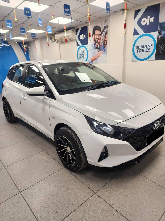 https://images10.gaadi.com/usedcar_image/4263881/original/processed_4bb64b097def5433f3f91d601e6ed8bb.jpg?imwidth=6400