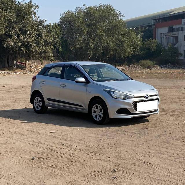 https://images10.gaadi.com/usedcar_image/4263933/original/processed_616f4ef67a60b5af09f73131b4f9f4fe.jpg?imwidth=6400