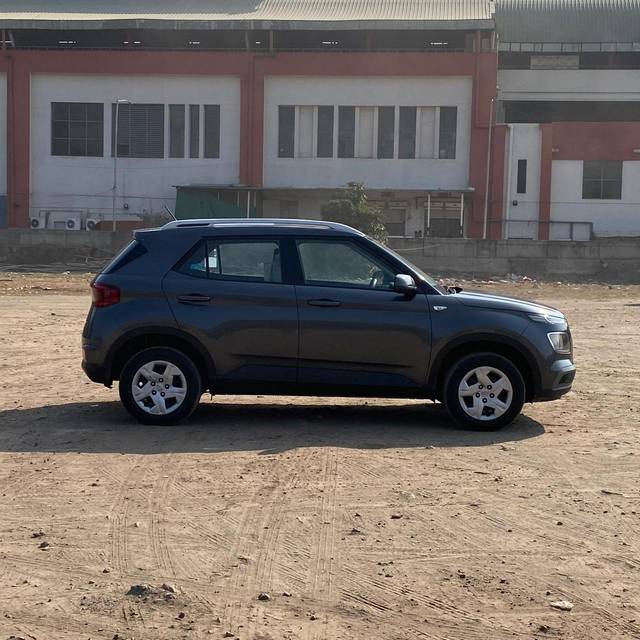 https://images10.gaadi.com/usedcar_image/4263935/original/b05b5431b18f44383708c760b8096e8b.jpg?imwidth=6401