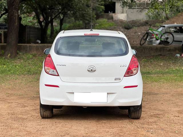 https://images10.gaadi.com/usedcar_image/4263966/original/processed_858cdd13adc732f473893ab210373ef3.jpg?imwidth=6402