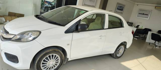 https://images10.gaadi.com/usedcar_image/4264036/original/657dcdb939110e952597dd9101d47979.jpg?imwidth=6400