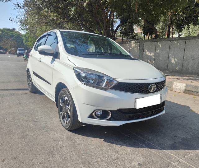 https://images10.gaadi.com/usedcar_image/4264040/original/processed_06d87392ac4ca30ac4baa2a9352d7dff.jpg?imwidth=6400