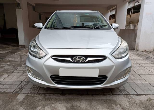 https://images10.gaadi.com/usedcar_image/4264088/original/processed_566c4e69b9294a44439fdcd952b31c5e.jpg?imwidth=6402