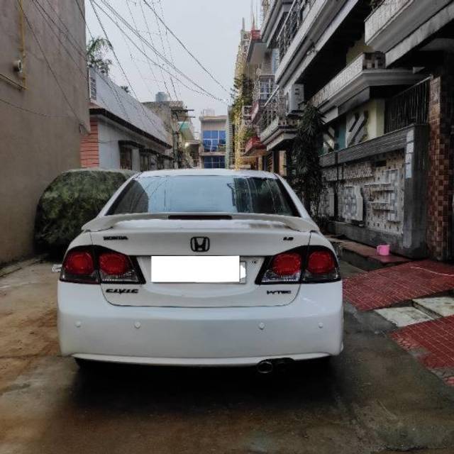 https://images10.gaadi.com/usedcar_image/4264126/original/processed_15b60156-ab29-4519-90be-6e98b6a82886.jpg?imwidth=6402