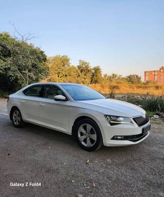 Skoda Superb 2016-2020 Skoda Superb Style 1.8 TSI AT