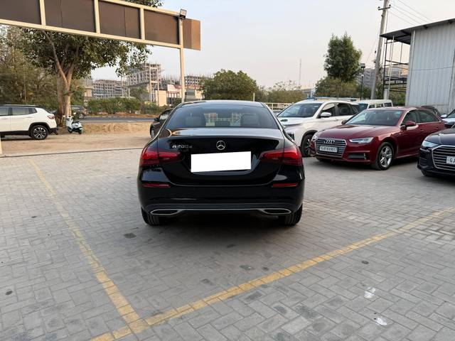 https://images10.gaadi.com/usedcar_image/4264191/original/processed_b6776c31813d48162baa6a2145477e95.jpg?imwidth=6402