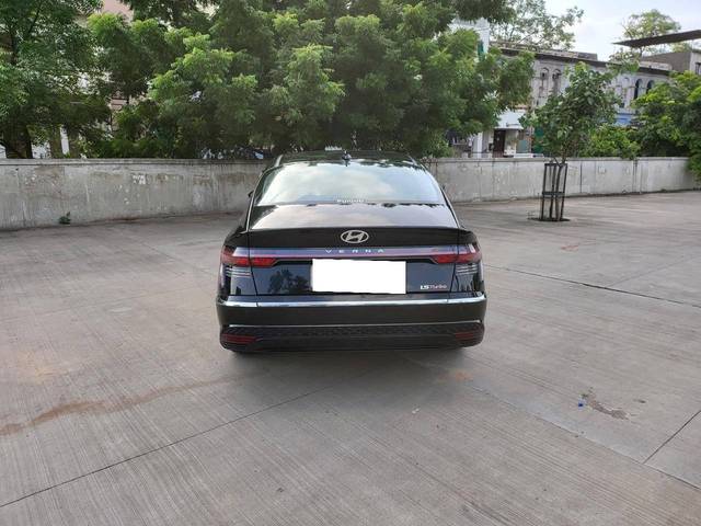 https://images10.gaadi.com/usedcar_image/4264192/original/processed_23f5f83d2b68e9f7e021117aafc87b7f.jpg?imwidth=6402